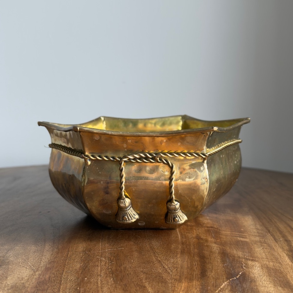 Vintage 8” Brass Hexagon Planter w/ Faux Twisted Rope Detail.